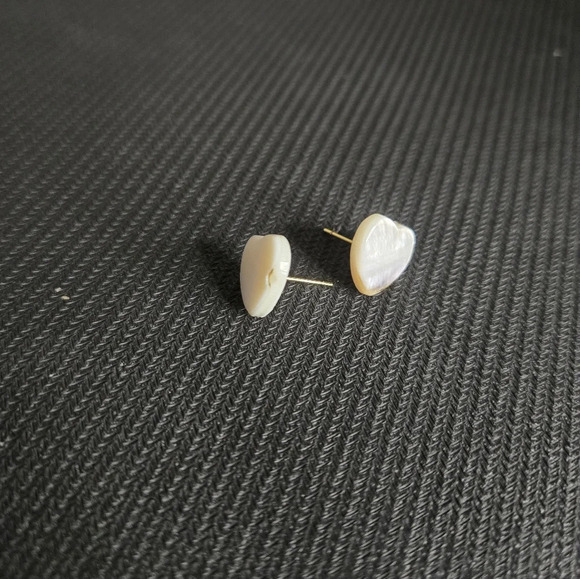 Handmade mother of Pearl Stud - Picture 4 of 5